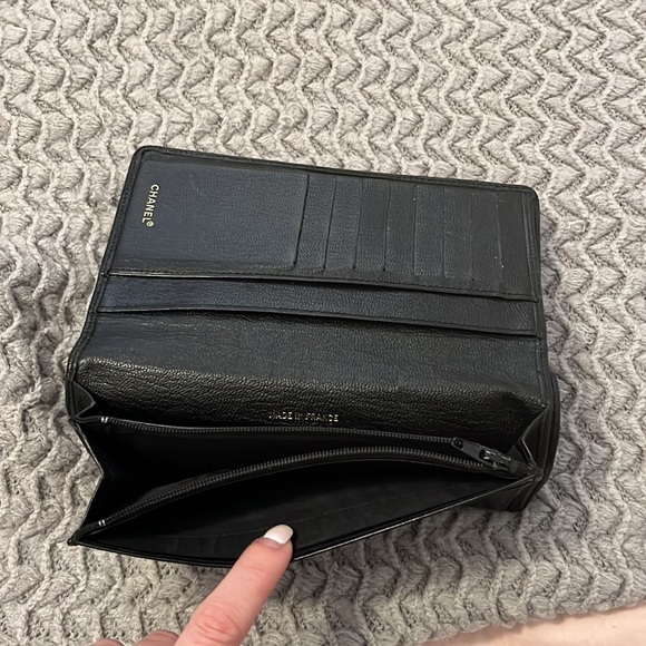 Authentic Chanel leather wallet - Picture 3 of 7